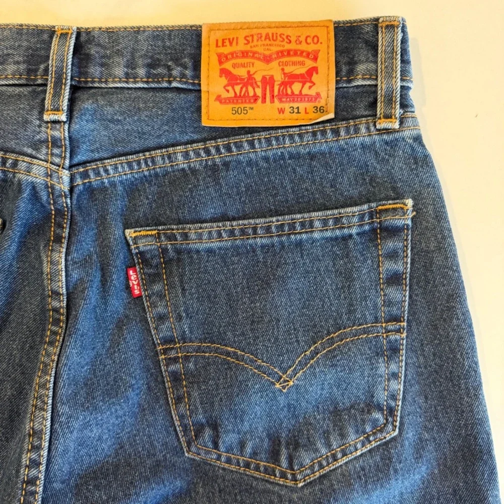 Levis 505 Regular Fit Straight Leg Jeans Medium Wash Blue 31x36 00505-4886